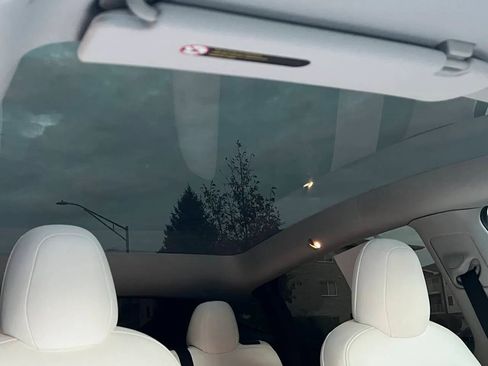 Used 2021 Tesla Model Y Performance image 8