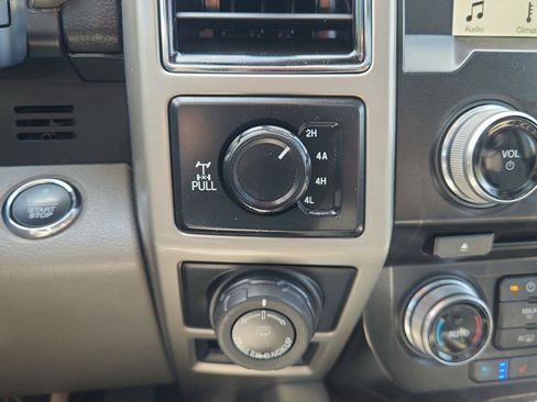 Used 2018 Ford F150 Lariat w/ Equipment Group 502A Luxury AWD/4WD image 29