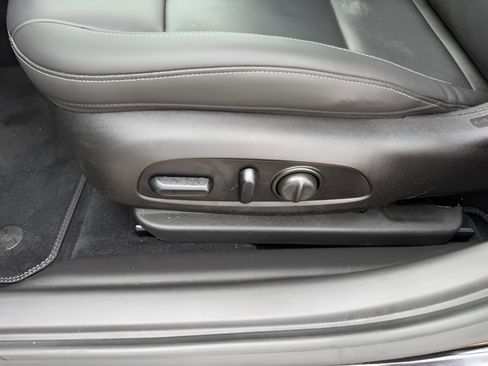Used 2018 Buick Regal Essence FWD image 22