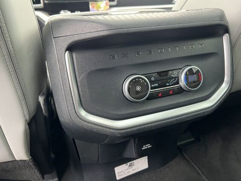 Certified 2025 Ford Expedition Max Platinum image 24