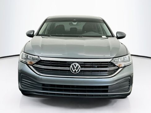 Used 2022 Volkswagen Jetta SE FWD image 2