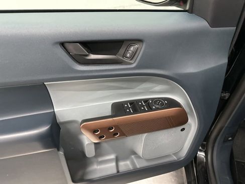 Used 2022 Ford Maverick Lariat w/ Lariat Luxury Package image 12