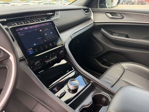 Used 2024 Jeep Grand Cherokee L Limited w/ Luxury Tech Group II image 19