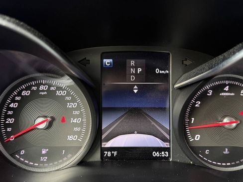 Used 2018 Mercedes-Benz GLC 300 4MATIC image 52