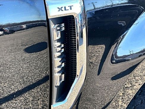 Used 2022 Ford F350 XLT w/ XLT Premium Package image 21