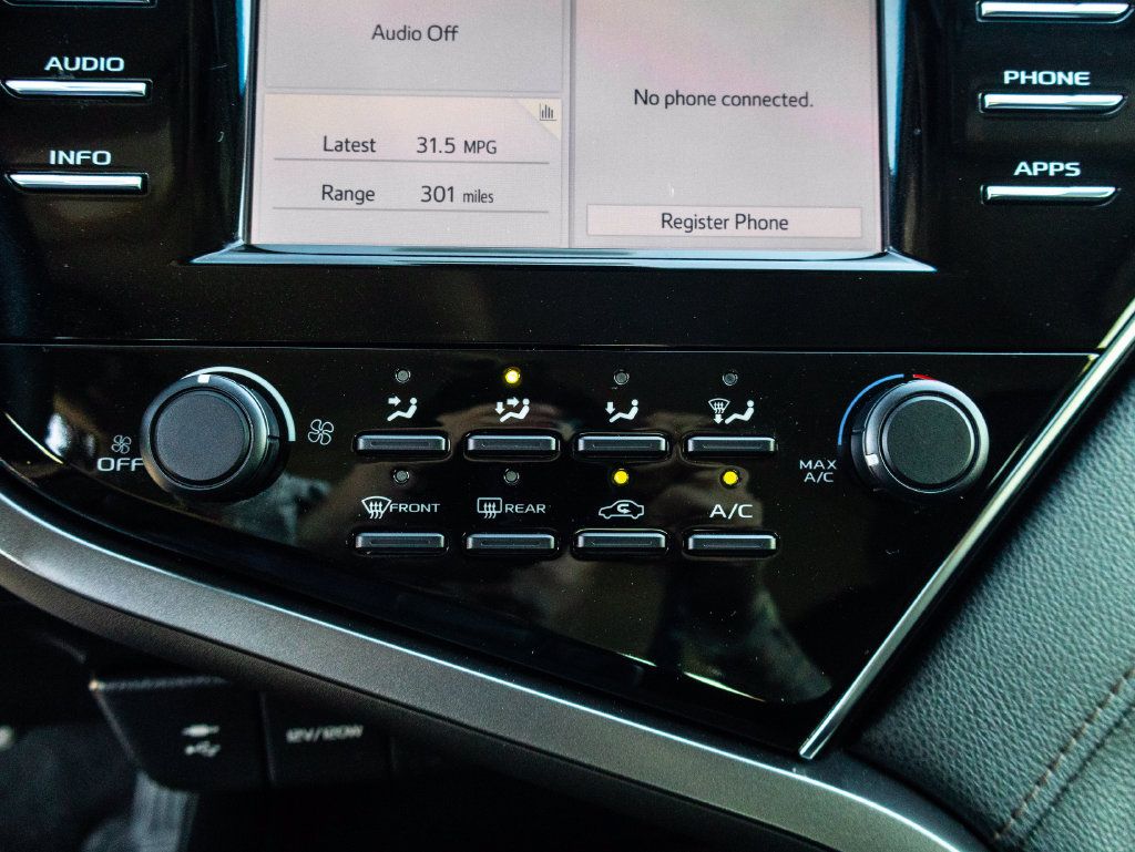 Used 2018 Toyota Camry LE FWD image 25