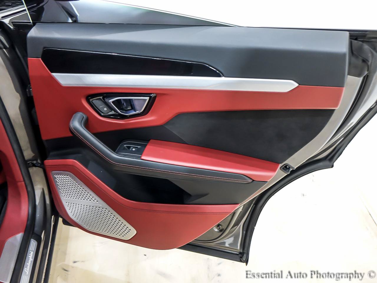Used 2021 Lamborghini Urus AWD/4WD image 33