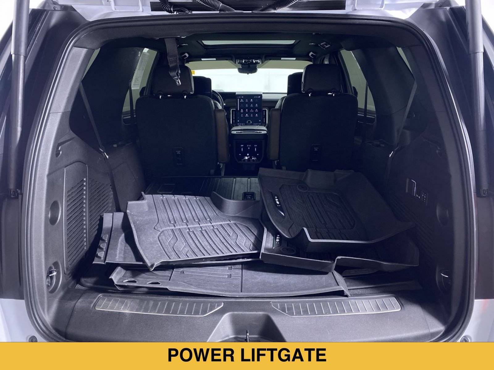 Certified 2026 GMC Yukon Denali Ultimate w/ LPO, Floor Liner Package AWD/4WD image 16