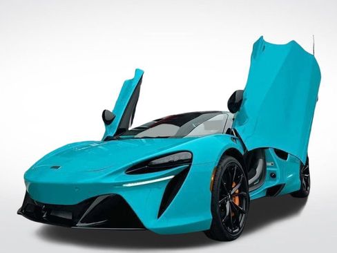 Used 2025 McLaren Artura Spider image 20