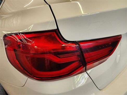 Used 2017 BMW 340i Gran Turismo xDrive image 9