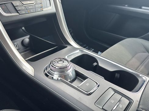 Used 2020 Ford Fusion SE FWD image 17