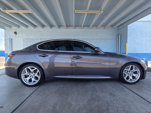 Used 2019 Alfa Romeo Giulia Ti RWD image 2
