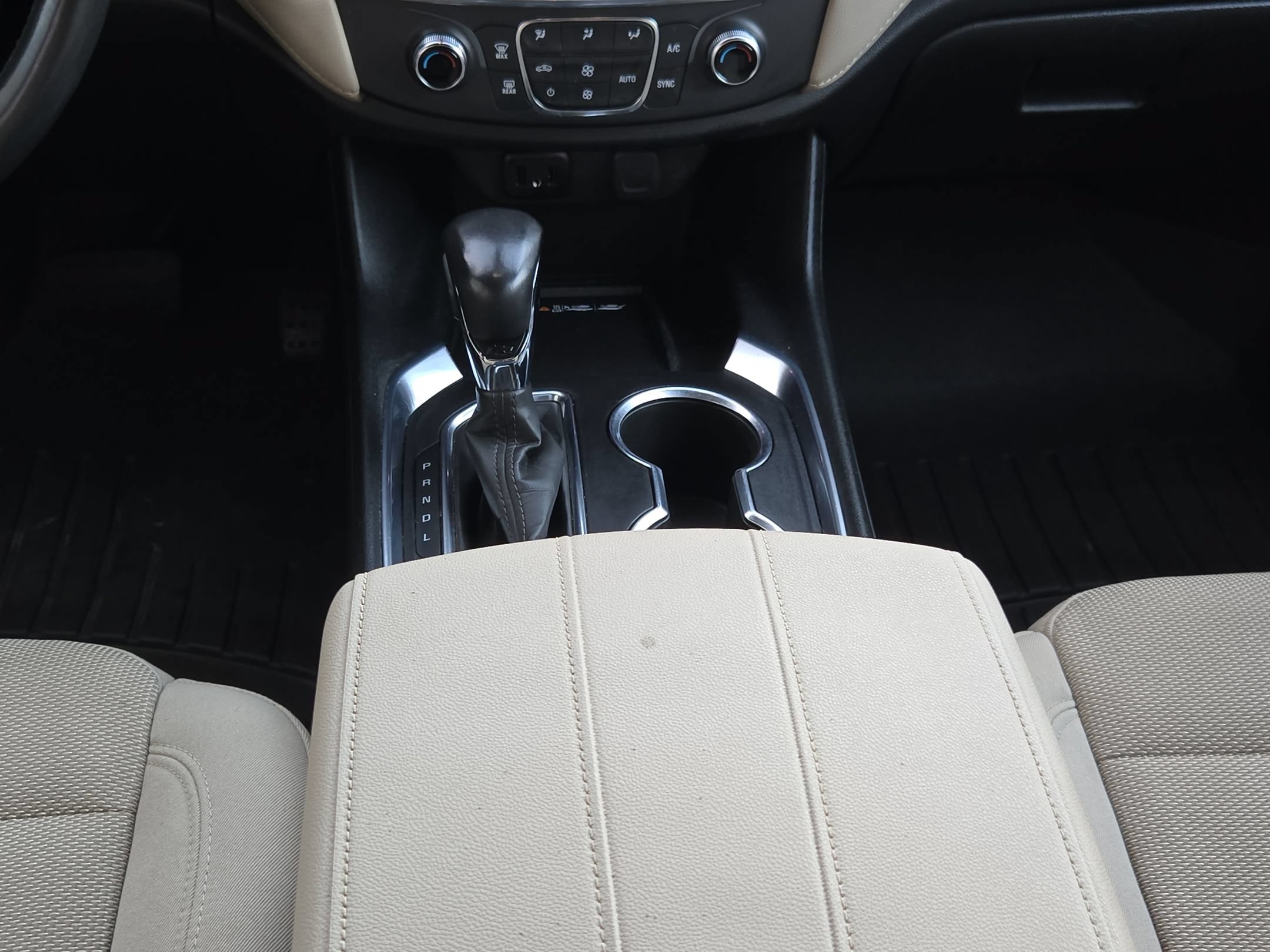 Used 2022 Chevrolet Traverse LT FWD image 32