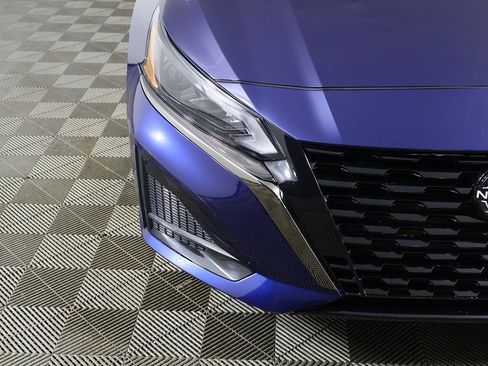 Used 2024 Nissan Altima 2.5 SR w/ SR Premium Package image 13