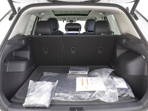 New 2026 Volkswagen Tiguan SE image 17