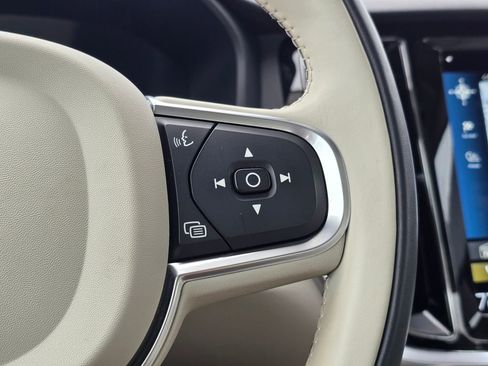 Used 2022 Volvo S60 B5 Inscription image 34