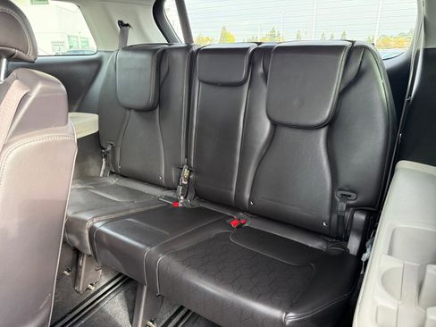 Used 2024 Kia Carnival LX image 21