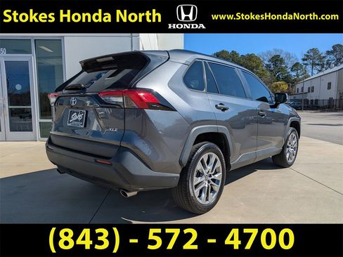 Used 2022 Toyota RAV4 XLE Premium image 4