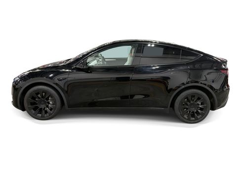Certified 2023 Tesla Model Y Long Range AWD/4WD image 3