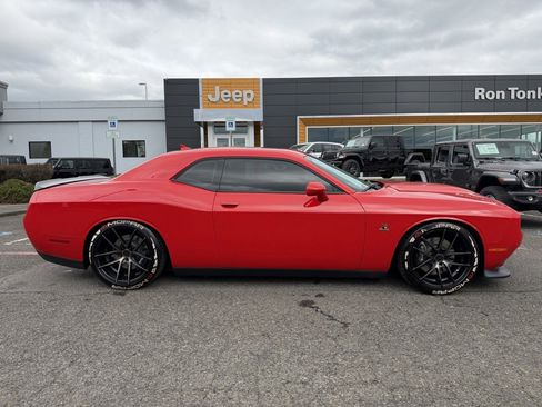 Used 2016 Dodge Challenger R/T Scat Pack w/ Leather Interior Group image 10
