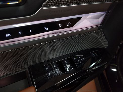 Used 2023 BMW 760i xDrive w/ Executive Package image 12