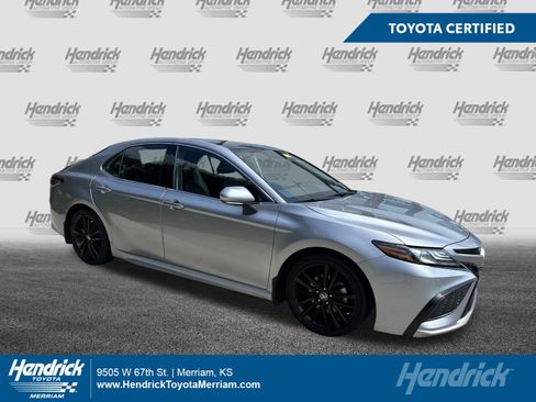 Used 2022 Toyota Camry XSE w/ Navigation Package FWD image 1
