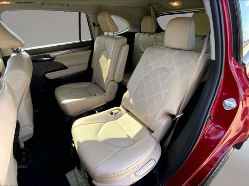 Used 2022 Toyota Highlander Platinum AWD/4WD image 25