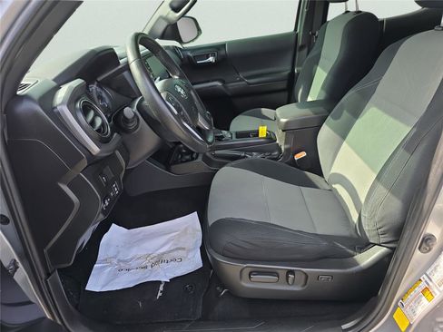 Used 2021 Toyota Tacoma TRD Sport image 11