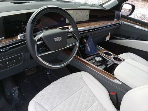 Used 2025 Cadillac Escalade Sport Platinum w/ LPO, ONYX Package image 13