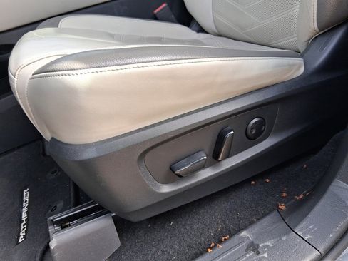 Used 2022 Nissan Pathfinder Platinum w/ Lighting Package (N93) image 17