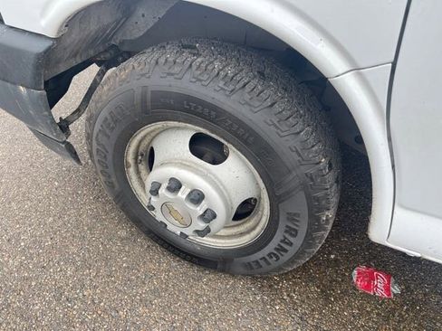 Used 2018 Chevrolet Express 4500 Extended w/ Driver Convenience Package image 31