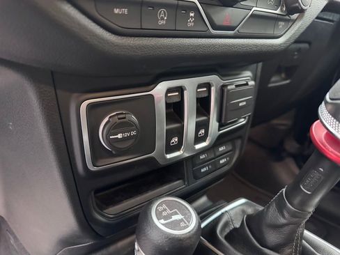 Used 2025 Jeep Wrangler Sport image 17