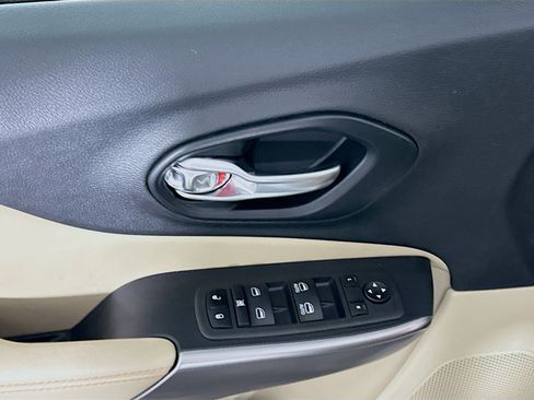 Used 2021 Jeep Cherokee Latitude image 15