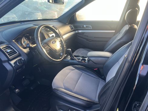 Used 2017 Ford Explorer XLT w/ Equipment Group 202A image 12