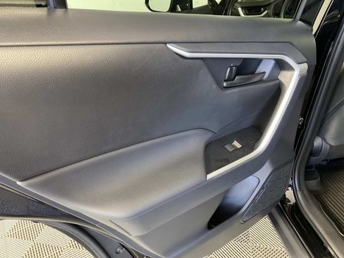 Used 2025 Toyota RAV4 LE AWD/4WD image 26