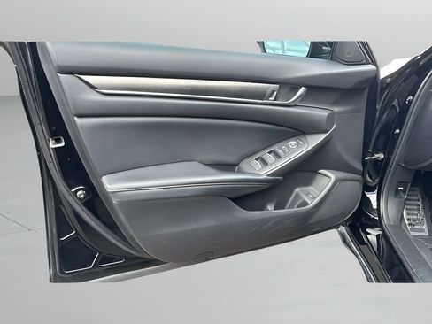 Used 2018 Honda Accord Sport image 11