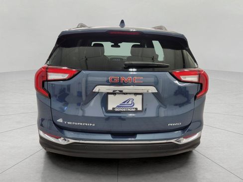 Used 2024 GMC Terrain SLT image 25