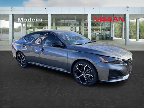 New 2025 Nissan Altima 2.5 SR image 3