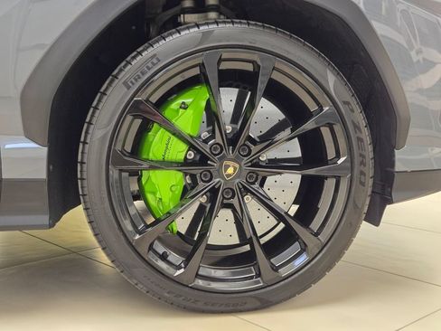 Used 2022 Lamborghini Urus AWD/4WD image 7