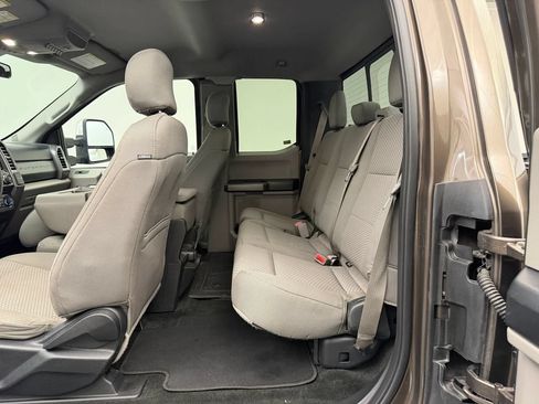Used 2017 Ford F250 XLT w/ XLT Premium Package AWD/4WD image 20