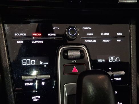 Used 2019 Porsche Cayenne image 15