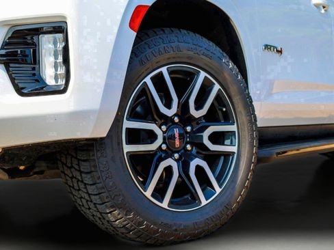 Used 2024 GMC Yukon AT4 w/ Technology Package AWD/4WD image 2