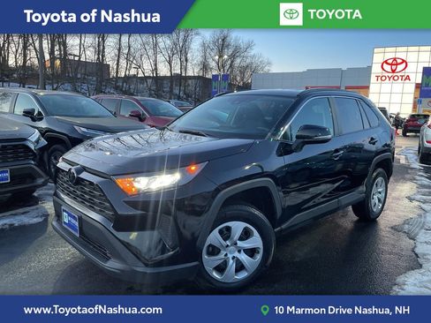 Used 2021 Toyota RAV4 LE image 1
