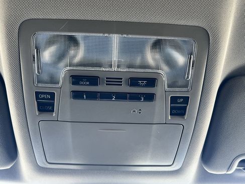 Used 2019 Toyota Highlander XLE image 21