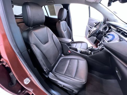 Used 2021 Buick Encore GX Essence FWD image 35