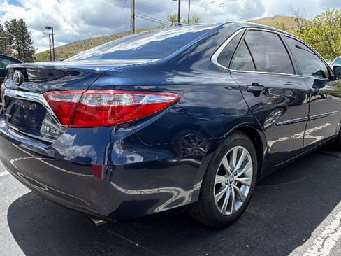 Used 2015 Toyota Camry XLE w/ Moonroof Package FWD image 2