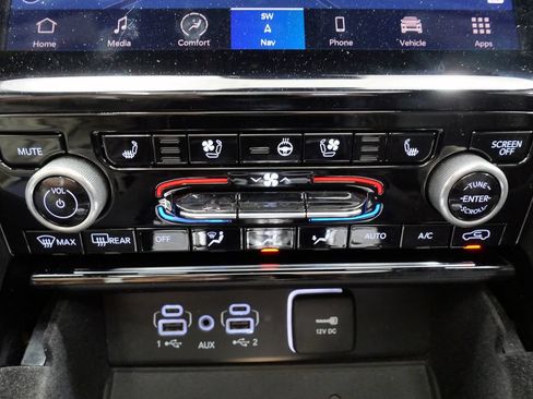 Used 2022 Jeep Grand Cherokee Summit w/ Luxury Tech Group V AWD/4WD image 29