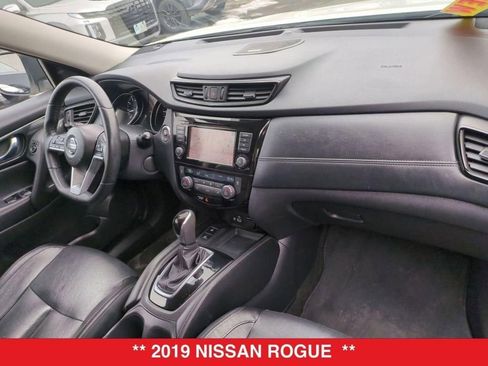Used 2019 Nissan Rogue SL w/ Premium Package image 40