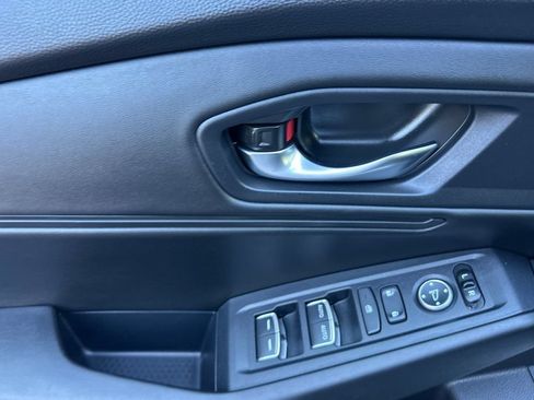 Certified 2025 Honda Accord SE image 5