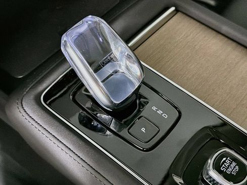 New 2026 Volvo XC90 B6 Plus w/ Protection Package Premier AWD/4WD image 17